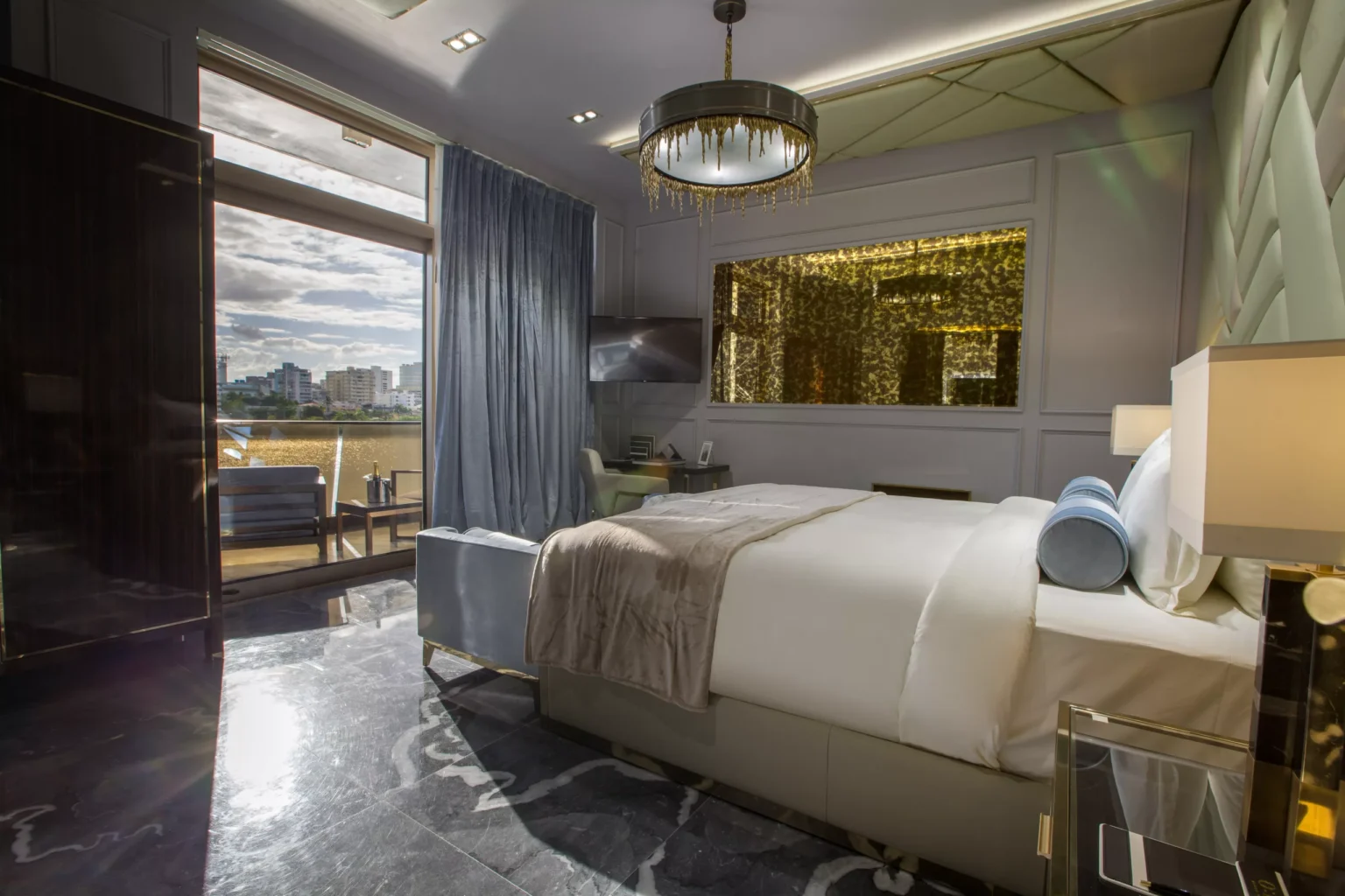 Panorama-Suite-1-scaled